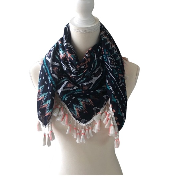 Boho Tassel Square Scarf - Picture 1 of 5